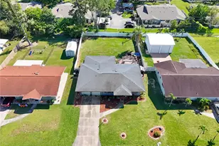 2707 27th Ave Dr W, Bradenton, FL 34205 - Photo 1