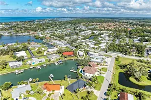 136 Bayview Dr, Nokomis, FL 34275 - Photo 3