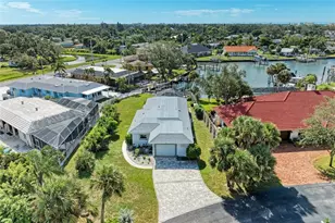 136 Bayview Dr, Nokomis, FL 34275 - Photo 7