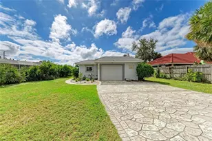 136 Bayview Dr, Nokomis, FL 34275 - Photo 15