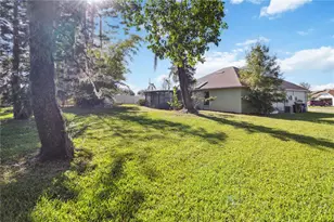 3509 65th Ave Cir E, Sarasota, FL 34243 - Photo 7