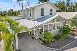 60 Braden Castle Dr, Bradenton, FL 34208 - Photo 1