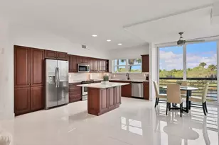 5408 Eagles Point Cir, Sarasota, FL 34231 - Photo 9