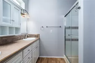 8410 Imperial Cir, Palmetto, FL 34221 - Photo 17