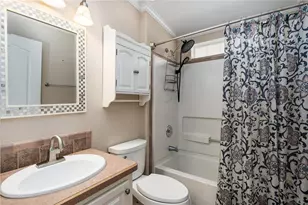 8410 Imperial Cir, Palmetto, FL 34221 - Photo 19