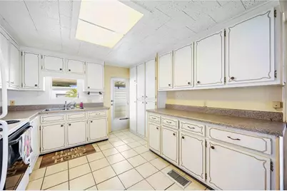 5512 Colleen Drive, Bradenton, FL 34207 - Photo 5