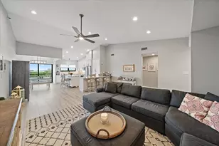 5400 Eagles Point Cir, Sarasota, FL 34231 - Photo 9