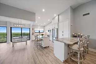 5400 Eagles Point Cir, Sarasota, FL 34231 - Photo 11