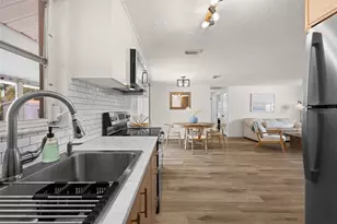 219 Coral Rd, Venice, FL 34293 - Photo 11