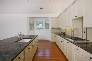 1351 Dixie Lee Ln, Sarasota, FL 34231 - Photo 11