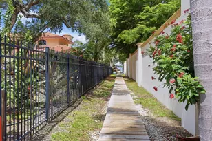 1351 Dixie Lee Ln, Sarasota, FL 34231 - Photo 35