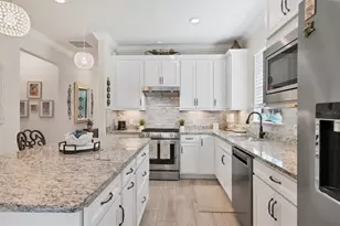 6918 Hanover Ct, Lakewood Ranch, FL 34202 - Photo 9