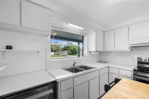 3338 Cambridge Dr, Sarasota, FL 34232 - Photo 7