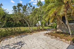 2588 Colorado St, Sarasota, FL 34237 - Photo 29