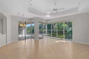 7815 Ashley Cir, Bradenton, FL 34201 - Photo 9