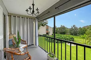 2640 Clubhouse Dr, Sarasota, FL 34232 - Photo 5