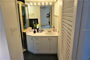 2763 Woodgate Ln, Sarasota, FL 34231 - Photo 7