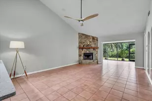 4565 Lakecrest Pl, Sarasota, FL 34233 - Photo 7