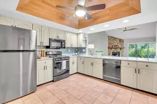 4565 Lakecrest Pl, Sarasota, FL 34233 - Photo 13