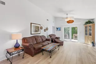 221 Island Cir, Sarasota, FL 34242 - Photo 5