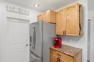 221 Island Cir, Sarasota, FL 34242 - Photo 11