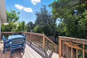 221 Island Cir, Sarasota, FL 34242 - Photo 23