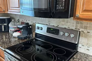 1036 Hope St, Venice, FL 34285 - Photo 9