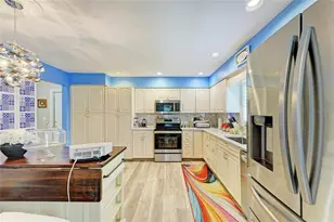 7287 Eleanor Cir, Sarasota, FL 34243 - Photo 17