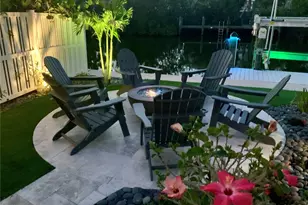 262 Island Cir, Sarasota, FL 34242 - Photo 9