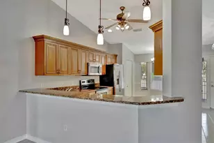 5240 Hyland Hills Ave, Sarasota, FL 34241 - Photo 13