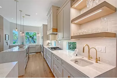 3921 Maravic Place, Sarasota, FL 34231 - Photo 5