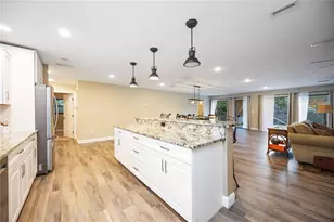 635 Tropical Cir, Sarasota, FL 34242 - Photo 17