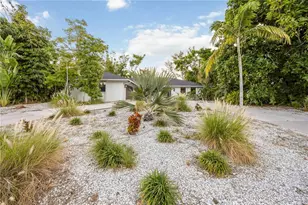 635 Tropical Cir, Sarasota, FL 34242 - Photo 3