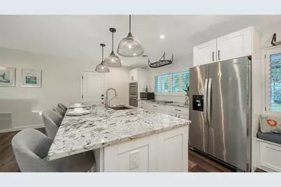 2426 Wisteria Street, Sarasota, FL 34239 - Photo 11