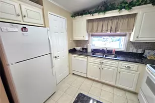 8503 Princess Ct, Palmetto, FL 34221 - Photo 5