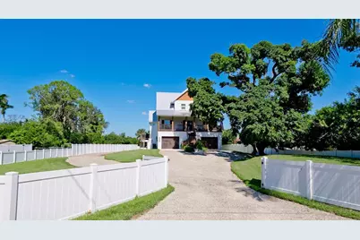 2111 51st Boulevard E, Bradenton, FL 34208 - Photo 3