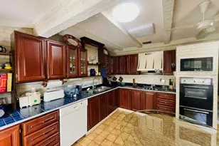 550 46th St, Sarasota, FL 34234 - Photo 11