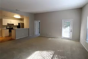 8122 45th Ct E, Sarasota, FL 34243 - Photo 3