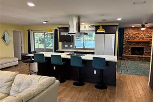 2866 E Rainbow Cir, Sarasota, FL 34231 - Photo 9