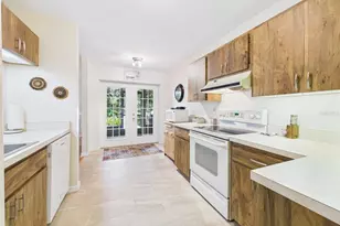 3225 Golden Eagle Ln, Sarasota, FL 34231 - Photo 21