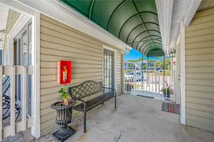 8114 45th Ct E, Sarasota, FL 34243 - Photo 13