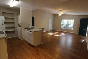 8114 45th Ct E, Sarasota, FL 34243 - Photo 3