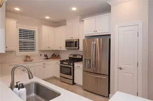 5819 Cavano Dr, Sarasota, FL 34231 - Photo 9