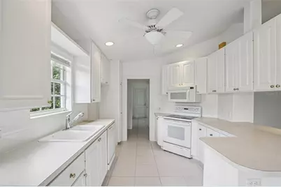 5533 Avellino Place, Sarasota, FL 34238 - Photo 9