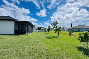 528 Jacaranda Pkwy E, Cape Coral, FL 33909 - Photo 43
