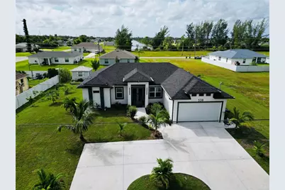 528 Jacaranda Parkway E, Cape Coral, FL 33909 - Photo 9