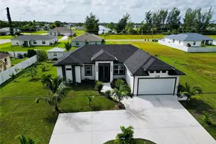 528 Jacaranda Pkwy E, Cape Coral, FL 33909 - Photo 9