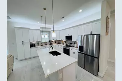 528 Jacaranda Parkway E, Cape Coral, FL 33909 - Photo 17
