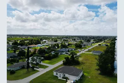 528 Jacaranda Parkway E, Cape Coral, FL 33909 - Photo 7