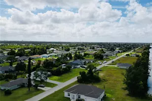 528 Jacaranda Pkwy E, Cape Coral, FL 33909 - Photo 7